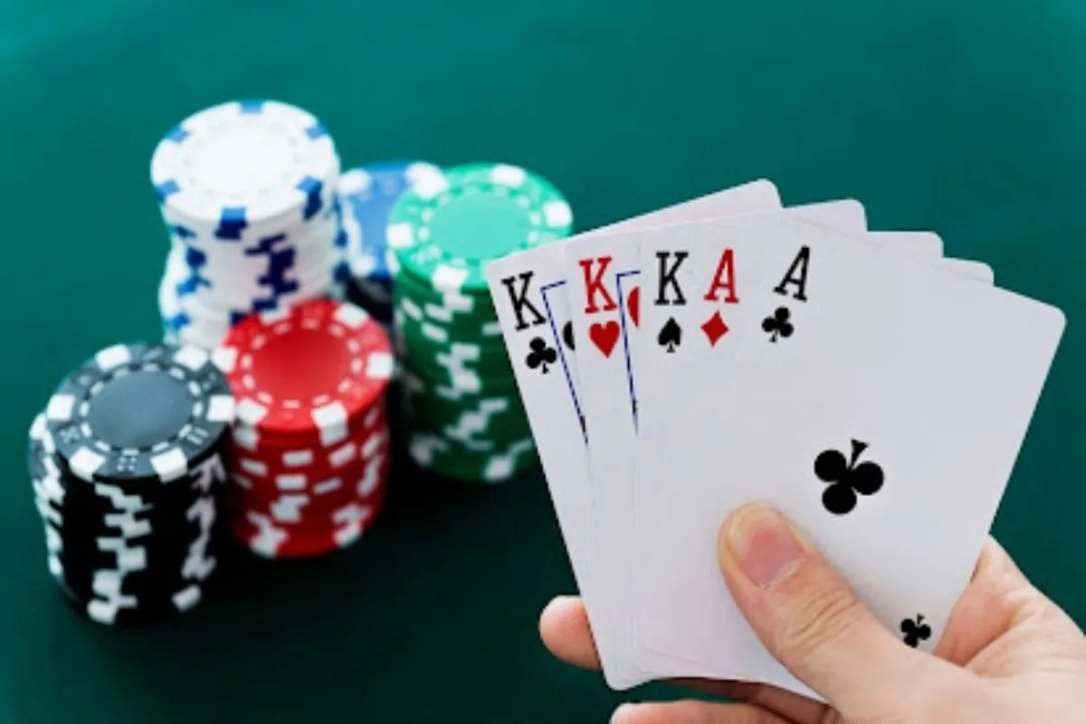 Thứ tự bài đi từ trên xuống dưới trong game poker XO88