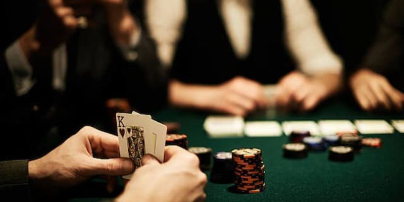 Tầm quan trọng của việc đọc bài đối thủ trong Phỏm